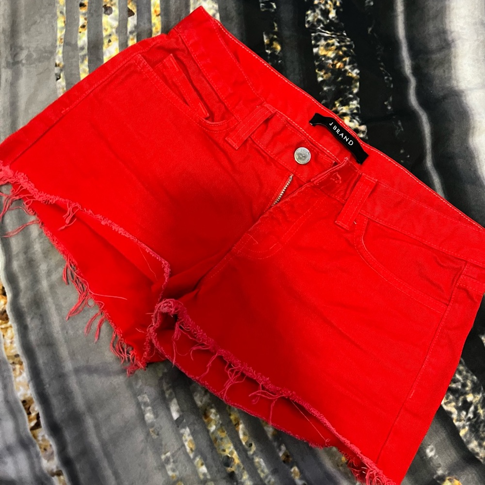 red shorts